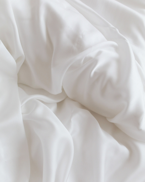 Постельное белье Белый тенсел с простыней на резинке