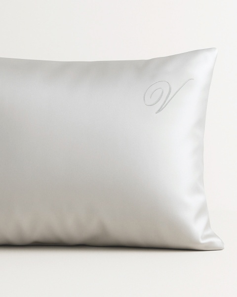 Шелковая наволочка с монограммой