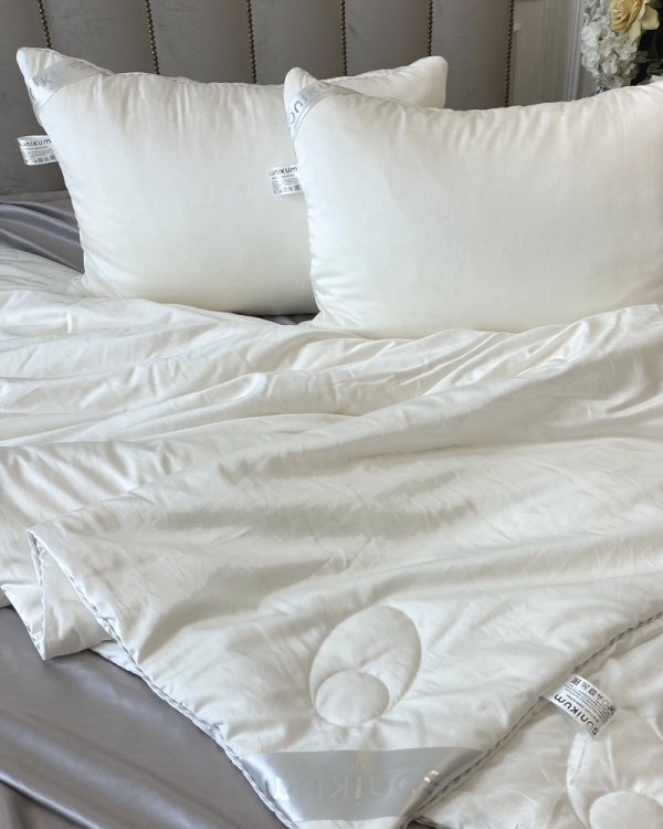 Подушка из натурального шелка Silk Tencel