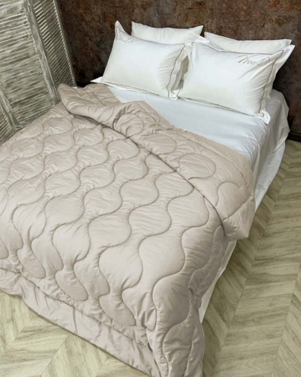 Одеяло из верблюжьего пуха Camel Satin Одеяло из верблюжьего пуха Camel Satin