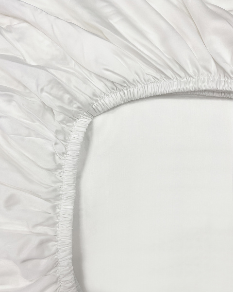 Постельное белье Белый тенсел с простыней на резинке